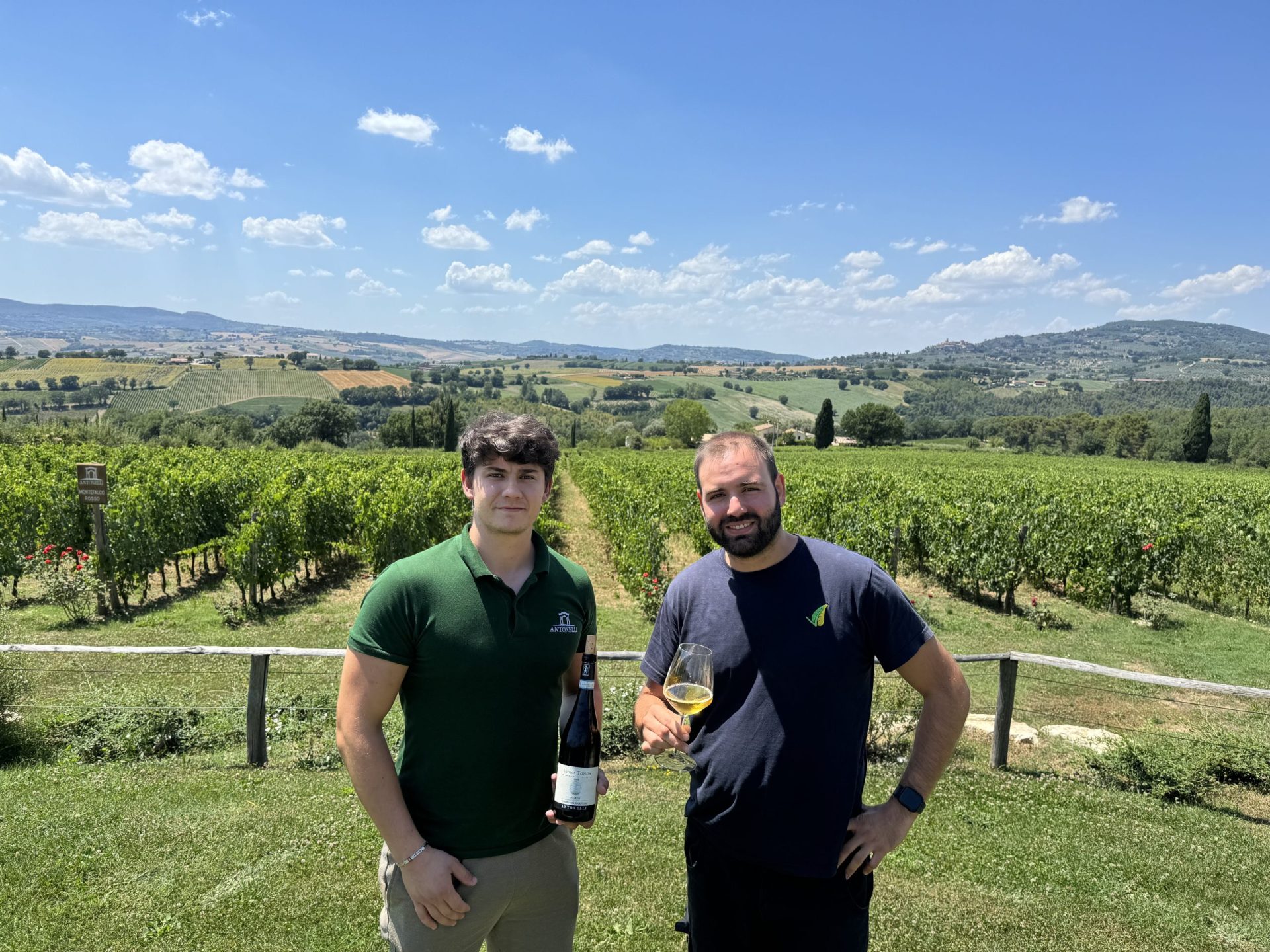 Lorenzo di AlPassoFood con Lorenzo giovane custode delle tenuta Antonelli